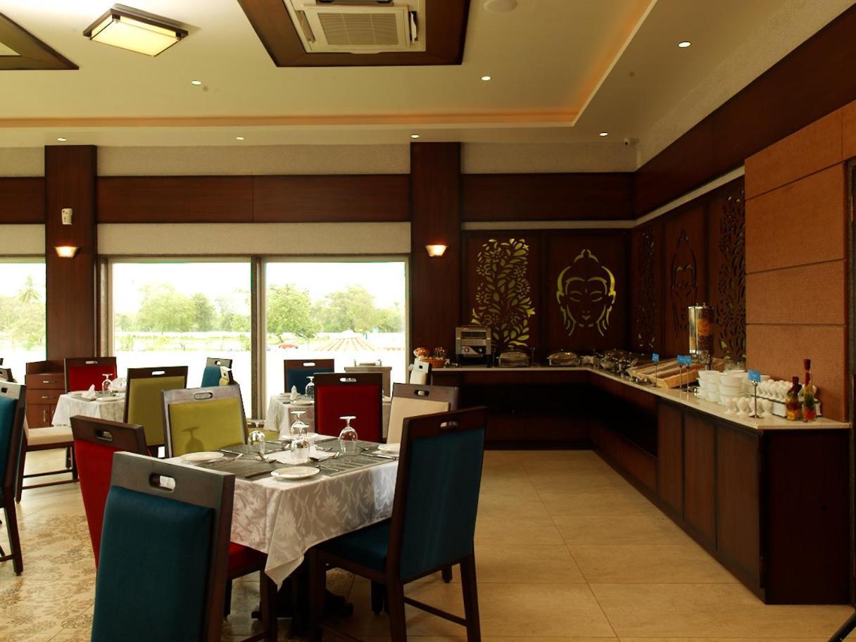 Neonz Resort & Club Ānand Extérieur photo