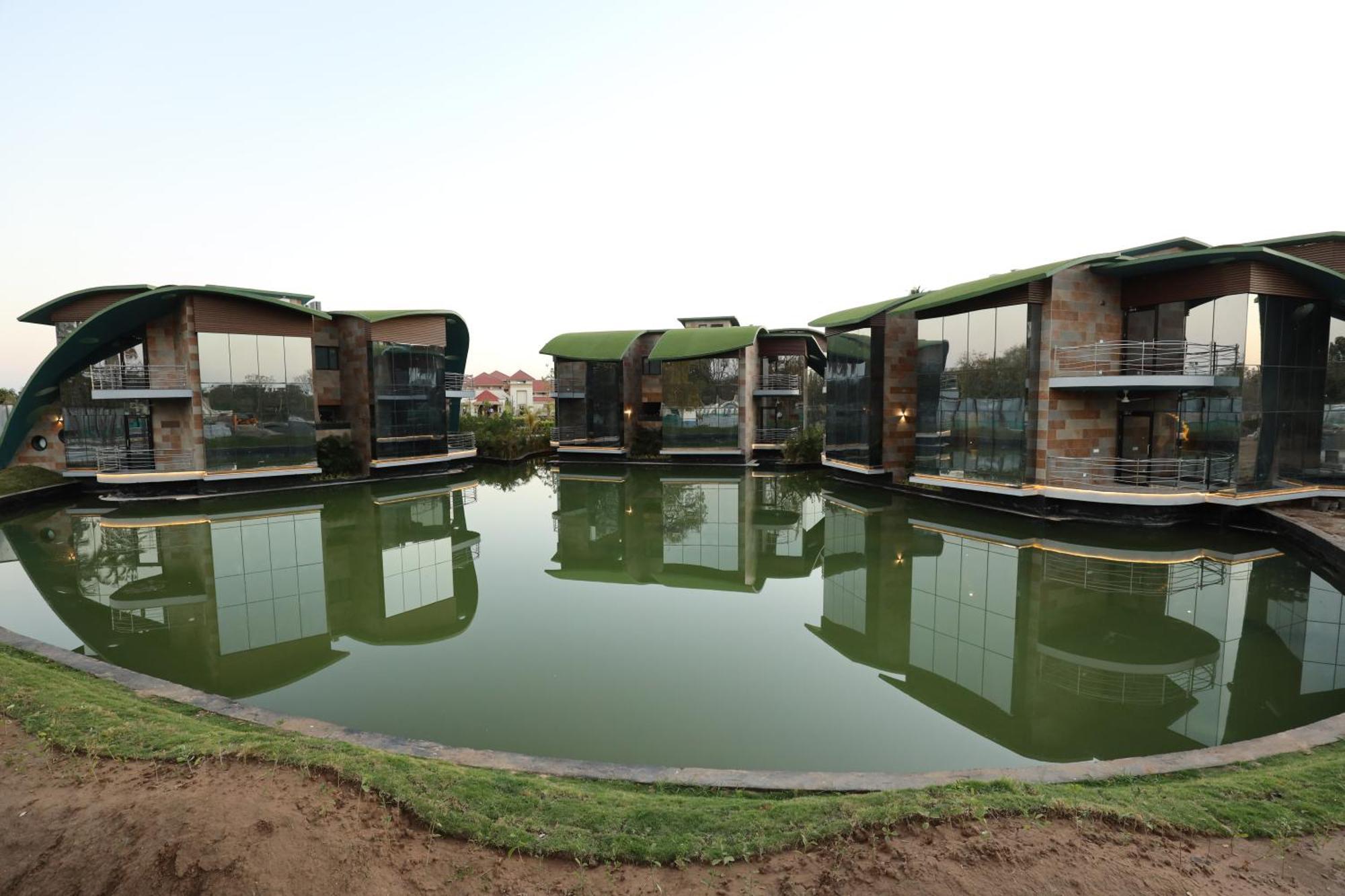 Neonz Resort & Club Ānand Extérieur photo