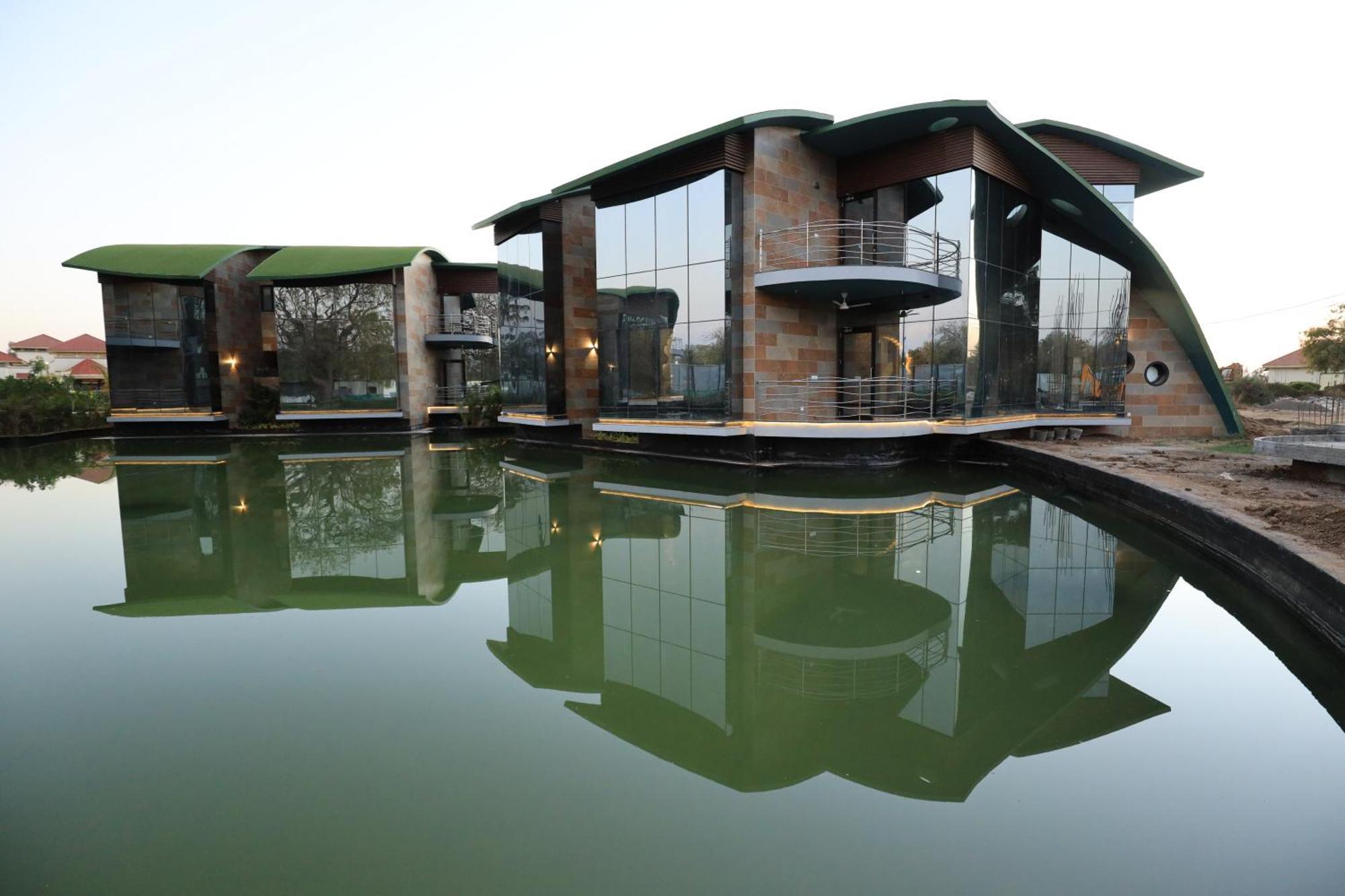 Neonz Resort & Club Ānand Extérieur photo