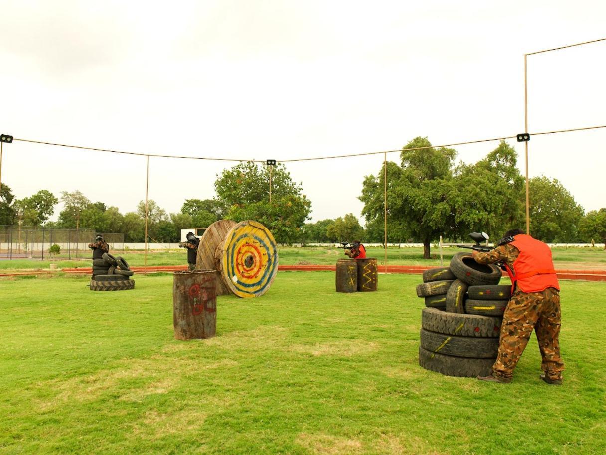 Neonz Resort & Club Ānand Extérieur photo