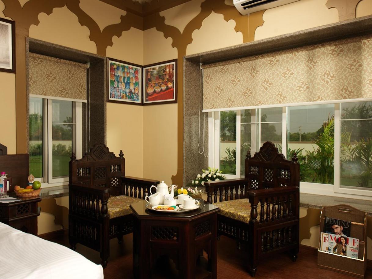 Neonz Resort & Club Ānand Extérieur photo