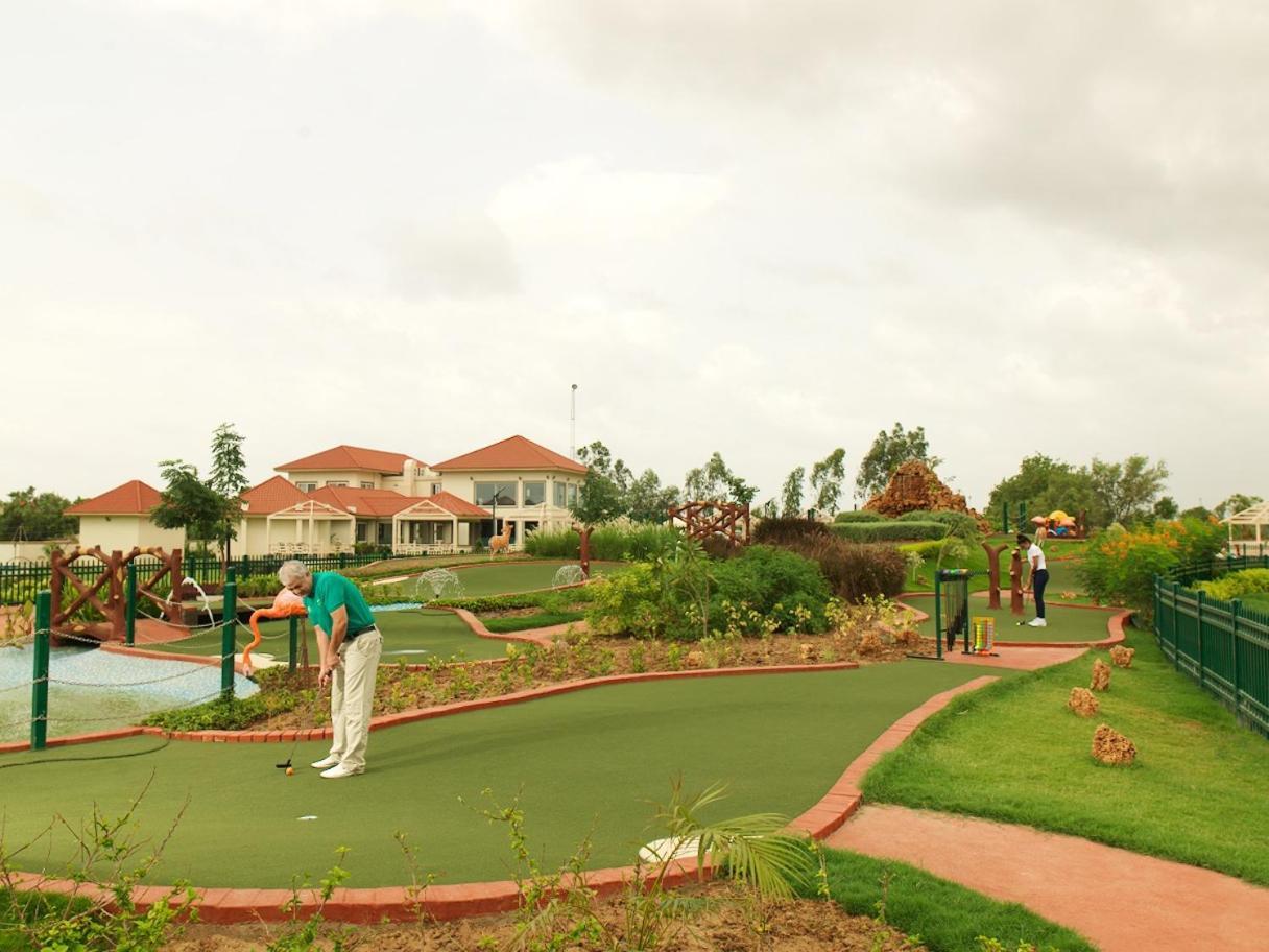 Neonz Resort & Club Ānand Extérieur photo