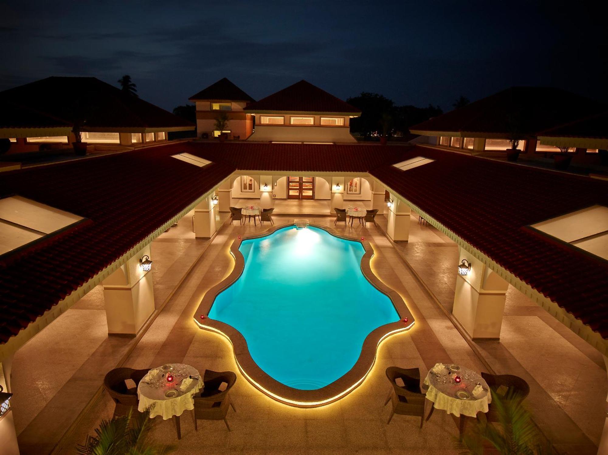 Neonz Resort & Club Ānand Extérieur photo
