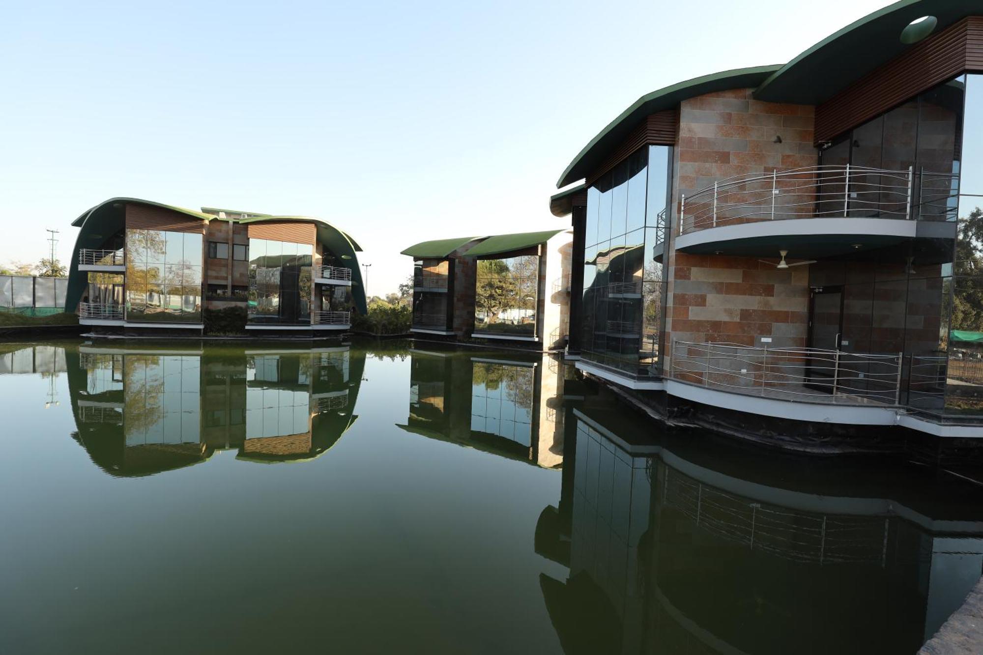 Neonz Resort & Club Ānand Extérieur photo