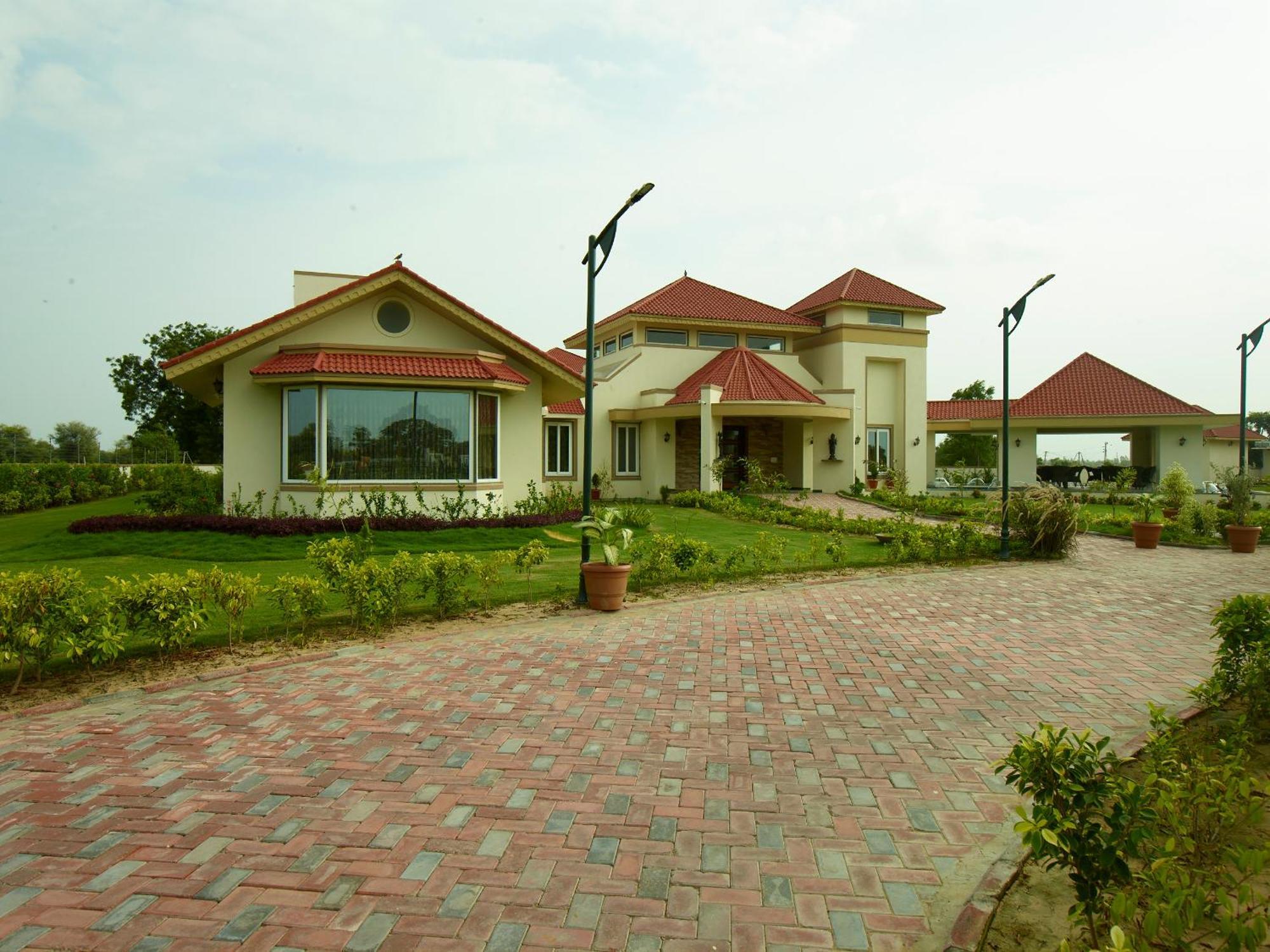 Neonz Resort & Club Ānand Extérieur photo