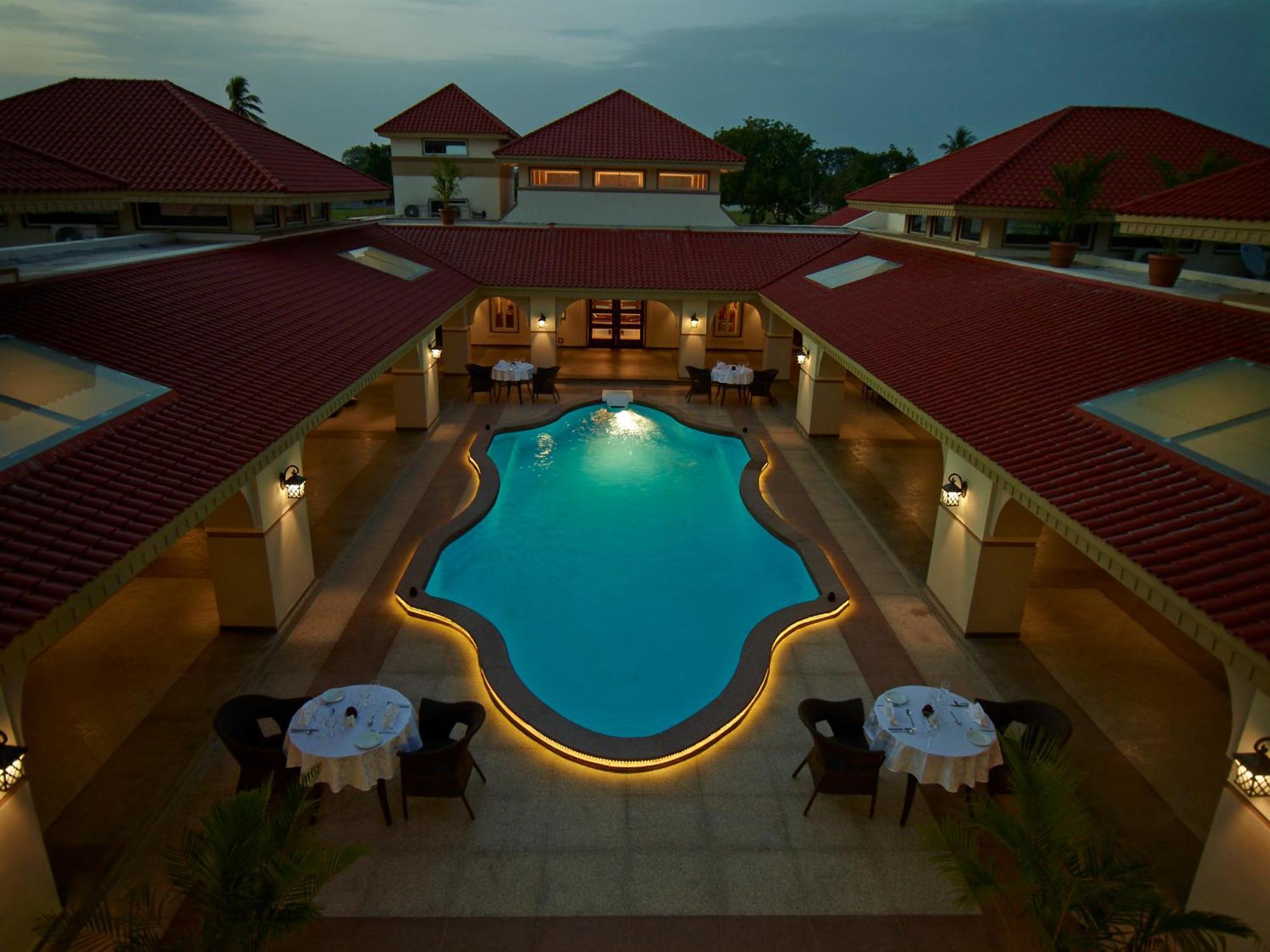 Neonz Resort & Club Ānand Extérieur photo