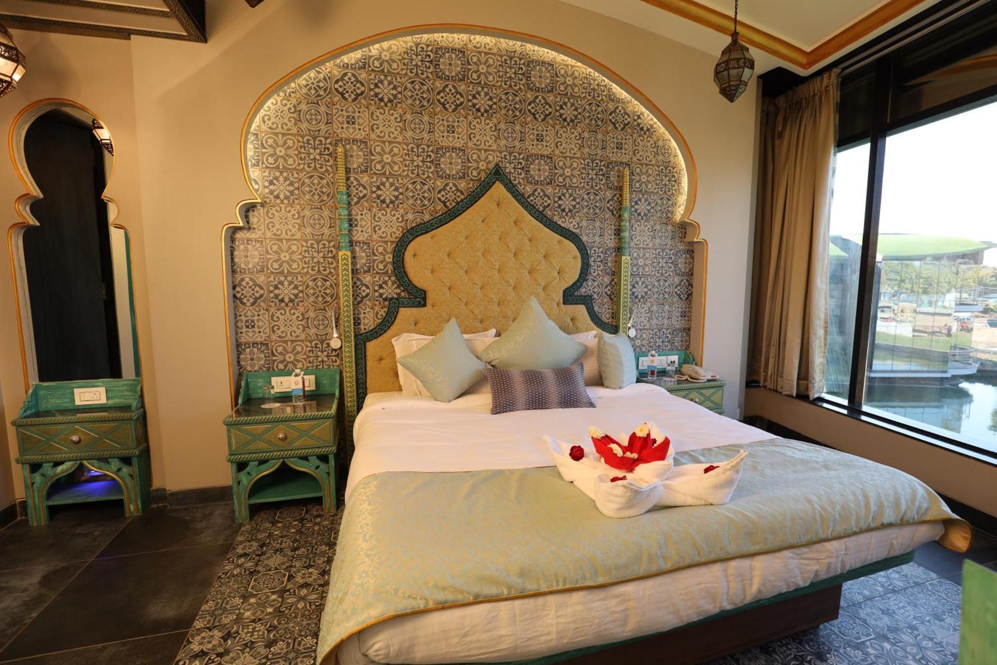 Neonz Resort & Club Ānand Extérieur photo